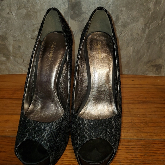 Zigi Soho Romance black lace platform heels - Picture 4 of 6